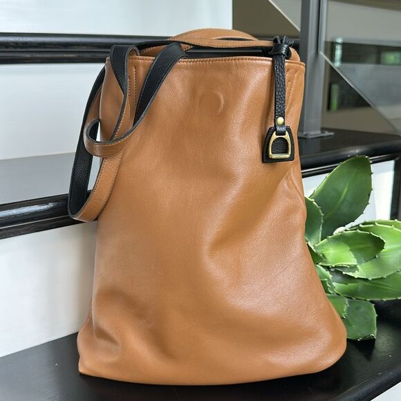 Genuine leather like new reversible black/tan shoulder tote soft luxurious - Picture 2 of 11
